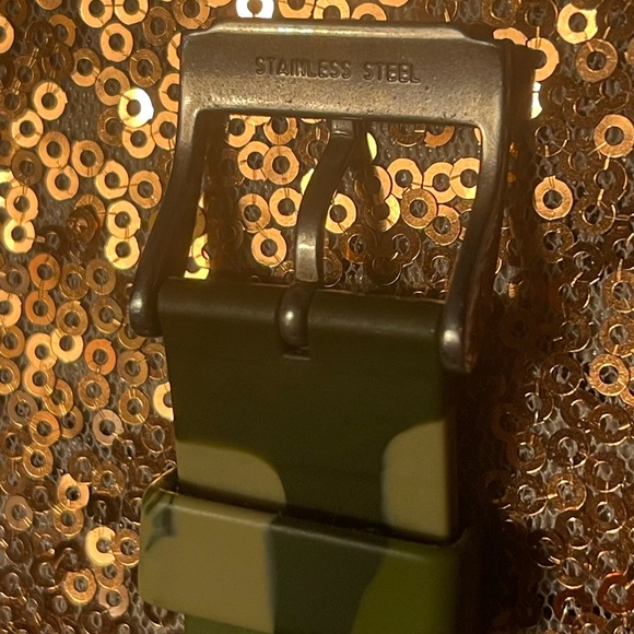 Michael kors runway watch stainless steel with camouflage silicone band. - Picture 6 of 7